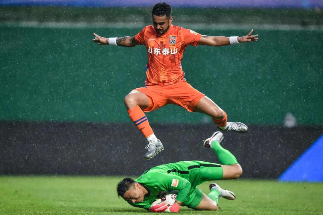 هدافي الدوري الإسباني ٢٠٢٤من يتصدر السباق نحو الحذاء الذهبي؟